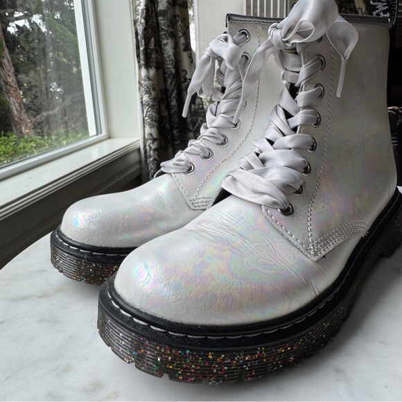 NWOB 🦄Iridescent rainbow Doc Martens! - Picture 3 of 15